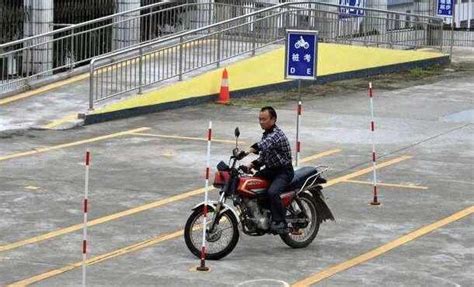 摩托车高速弯道技巧要领简单图解-重庆学诚机动车驾驶培训有限公司