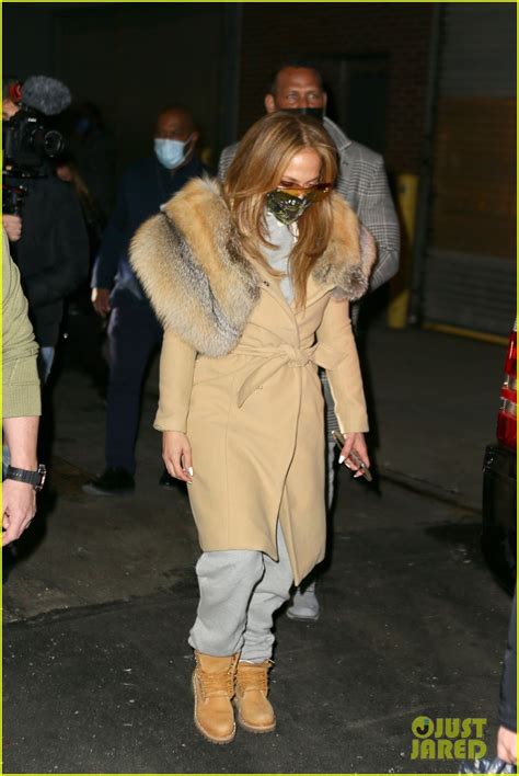 Jennifer Lopez & Alex Rodriguez Bundle Up in Stylish Outfits for Night ...