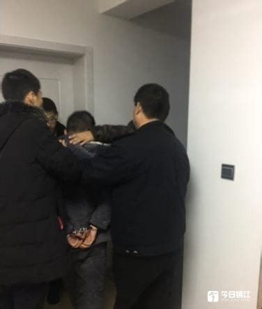 网上在逃人员玩起“躲猫猫”，民警蹲守几小时后入室抓捕_今日镇江