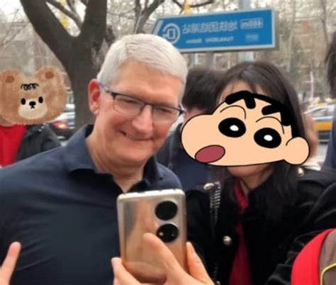 苹果CEO库克现身北京：女子拿出华为手机合影 - 数码前沿 数码之家