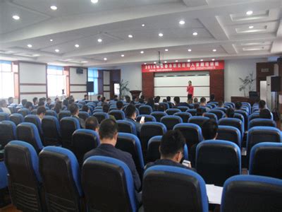 我校教师受邀赴河南省开展高校辅导员职业形象培训-长春职业技术学院