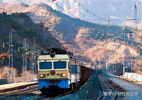 快来数一数，大秦铁路2万吨重载列车有多少节_凤凰网视频_凤凰网