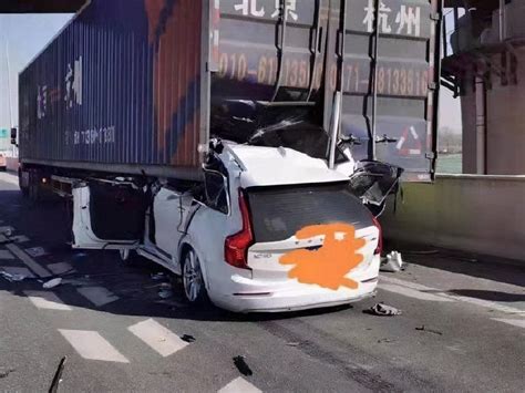 汽车头条 - 沃尔沃XC90交通事故：事故面前，再安全的成绩也没有意义？