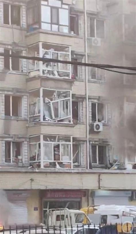 哈尔滨一7层居民楼发生爆炸致1人死亡，事故原因正在调查中 - 上游新闻·汇聚向上的力量