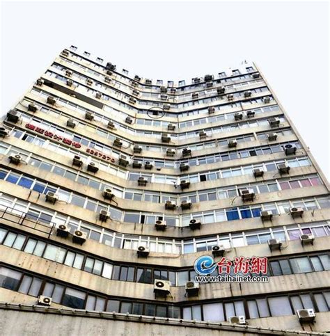 一玻璃从大厦十四层坠落 玻璃碴溅到一楼伤到三人 - 社会 - 东南网厦门频道