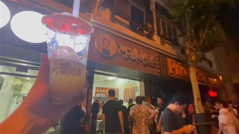 开了30年的上海奶茶小店最后一天营业了，市民排队近百米：再不来就喝不到了_凤凰网视频_凤凰网