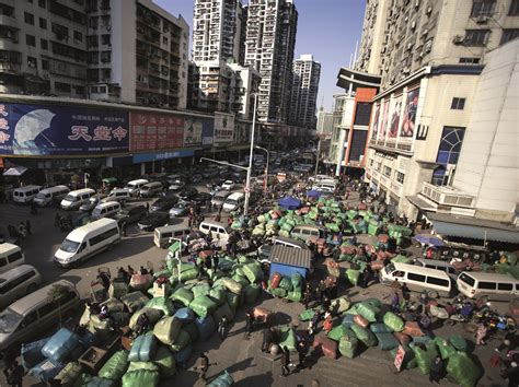 # 城市商业 # 电商冲击下的汉正街 | 第一财经周刊