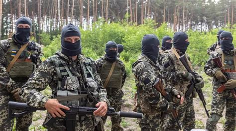 乌克兰正式签署法令：批准外国人入乌参军，“亚速营”成正规军