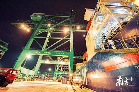 「南方日报」汕头港广澳二期码头 首迎外贸集装箱班轮