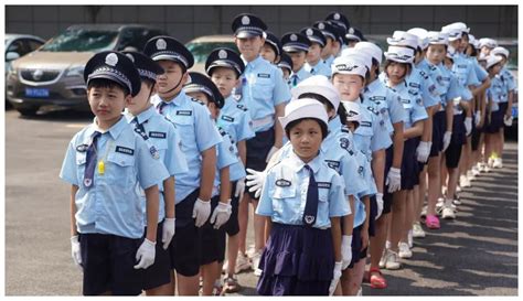 以小见大 越启童梦——小小警察体验日”活动 - 公益头条 - 中国公益网