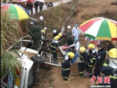 广东梅州10死3伤特大交通事故现场：弯急陡坡-新闻中心-南海网