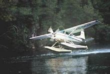 为什么飞机在水面上迫降非常危险，那么水上飞机是如何在水上安全降落的？ - 知乎