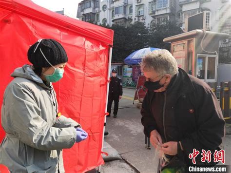 北京经开区为四达时代外籍员工发放疫情防护用品 – 四达时代