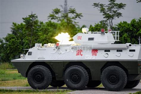 重庆武警：防暴装甲车分队组织实弹考核-人民图片网
