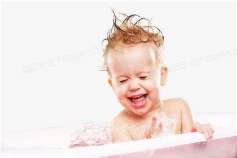 高清摄影玩水洗澡的小宝宝PNG图片素材下载_洗澡PNG_熊猫办公