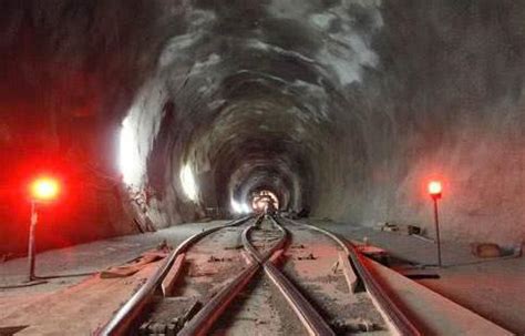 历时14年、独头掘进超10公里刷新纪录，这座隧道通了！__财经头条