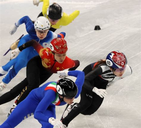 短道速滑女子1500米决赛 韩国选手崔敏静夺冠_新华报业网