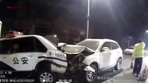 山西一男子醉驾冲撞警车 致四名防疫工作人员受伤_凤凰网视频_凤凰网