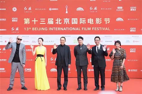 古稀老人张艺谋是第十三届北京国际电影节天坛奖的评委会主席，他现身大师班活动接受记者采访。