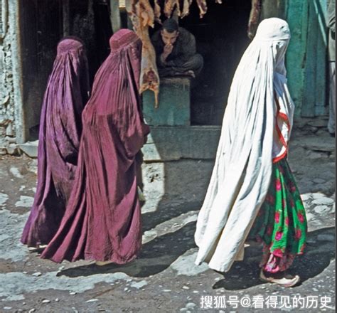 阿富汗的女人几岁结婚，阿富汗女人为什么要戴头巾-528时尚