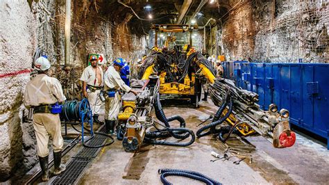 全球第一金矿：深度超4千米员工4千名，每吨挖到10克黄金就能盈利