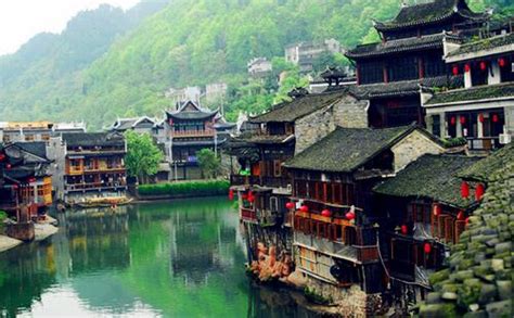 湖南湘西旅游必去十大景点，湘西哪里好玩景点排名(2)_巴拉排行榜