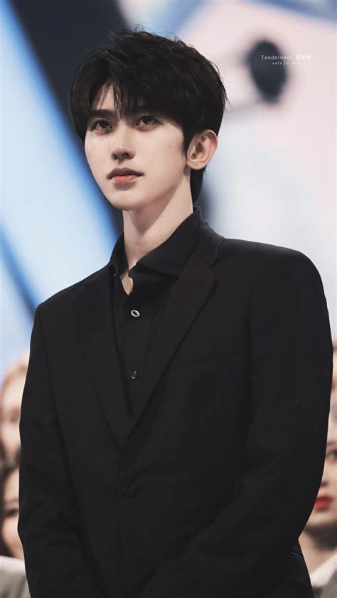 蔡徐坤超帅的照片图片