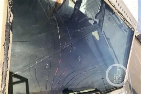 中国机长:玻璃爆裂客舱失压_腾讯视频