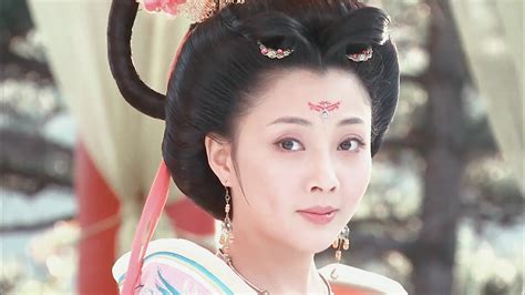 王朝的女人：众人都在欣赏杨玉环的舞姿，只有玄宗盯着她的脚丫看_腾讯视频