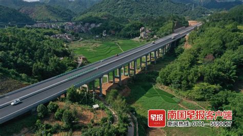 广西梧州至那坡高速公路平南至武宣段顺利通车