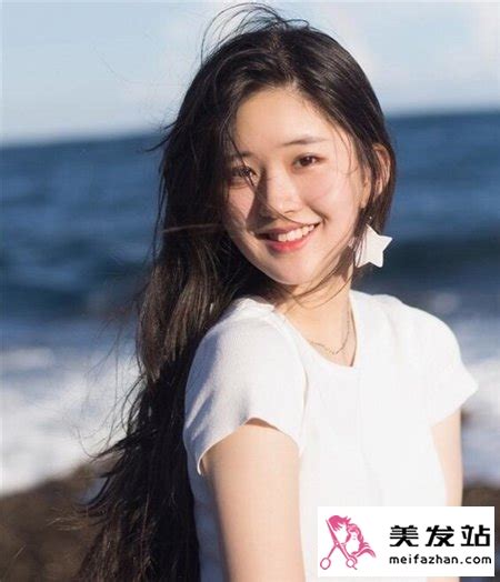 温柔沙滩发型女生头像