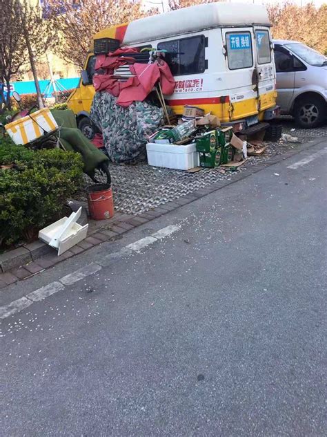 瑞滨路昌茂路网店前的绿化带破坏严重 藏污纳垢垃圾成堆-青青岛社区