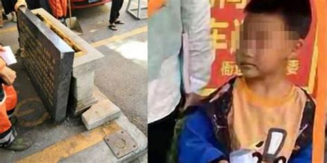 深圳一4岁男童攀爬石碑被砸身亡 ，附近居民：1个月前石碑就有松动(含视频)_手机新浪网
