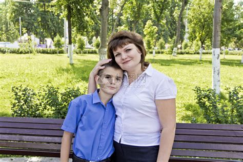 青少年童最幸福的母亲和儿子在夏季1岁时白种人高清图片下载-正版图片307795029-摄图网