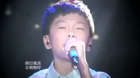 中国新声代：余家辉深情演唱《夜空中最亮的星》完美声线，太好听