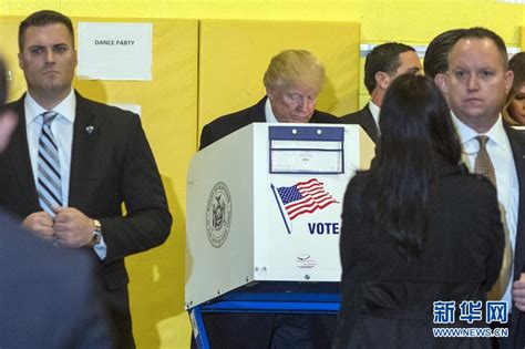 特朗普参加美国总统选举投票(组图)_凤凰资讯
