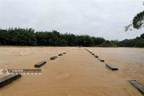 贵州雷山遭大暴雨袭击引发洪灾 大桥被冲断_图片_中国小康网