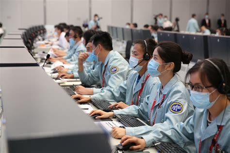 精心护航向“火”而行——北京航天飞行控制中心首次火星探测任务目击记