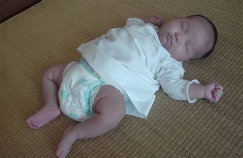 婴儿睡觉总是惊醒大哭（婴儿在梦中大哭）-幼儿百科-魔术铺