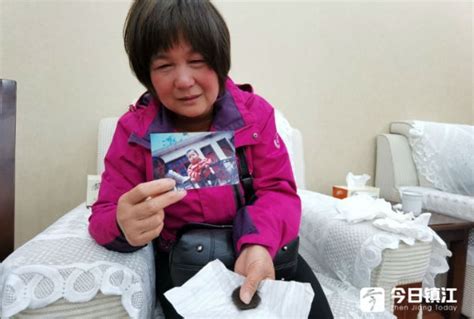 儿子5岁被拐母亲哭瞎双眼 34年后终团聚_新浪图片