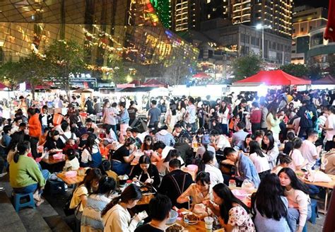 广西柳州：“夜经济”带旺城市活力-人民图片网