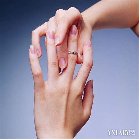 男生戴戒指的十个含义是什么 婚戒男女各戴哪个手_婚庆知识_婚庆百科_齐家网