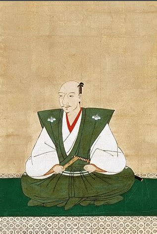 在历史画像里，织田信长的衣服上为什么绣着丰臣秀吉的家纹？