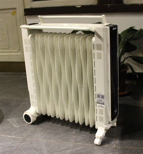 TCL小太阳取暖器家用电暖器台式电暖气暖风机