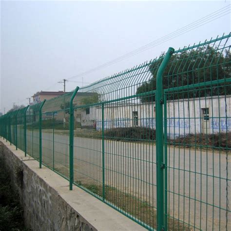 高速隔离栏 浸塑网片护栏厂家-建材网