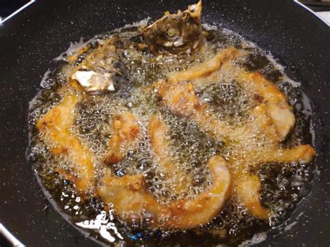 老式川菜《回锅鱼》用炒回锅肉的方法，把鱼排炸的酥脆、炒的美味_凤凰网视频_凤凰网