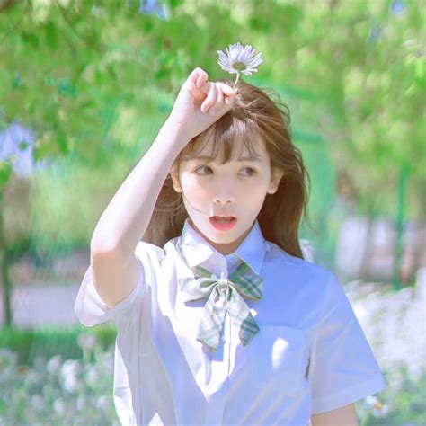 女生素材温柔校服头像