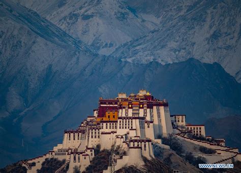 Sichuan-Tibet Highway attracts visitors