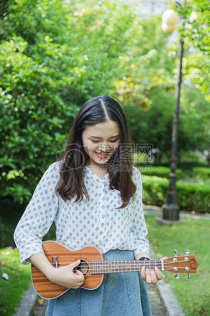 校园音乐甜美女生头像