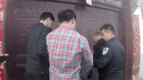 阳泉特警饭店偶遇嫌疑人，上前抓捕被捅伤仍忍痛将其制服_凤凰网视频_凤凰网